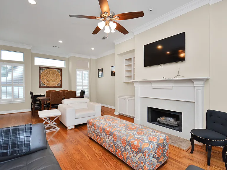 1019 Marconi St — Photo 35