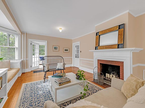 5th image of 23 Bayview Ave