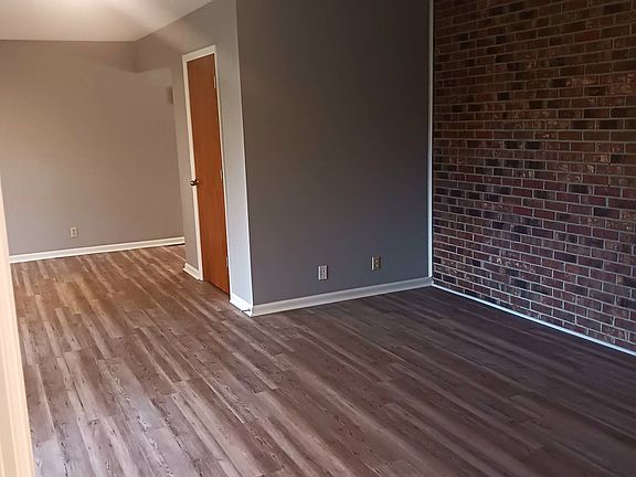 4th image of 1403 N Meadowbrook Dr