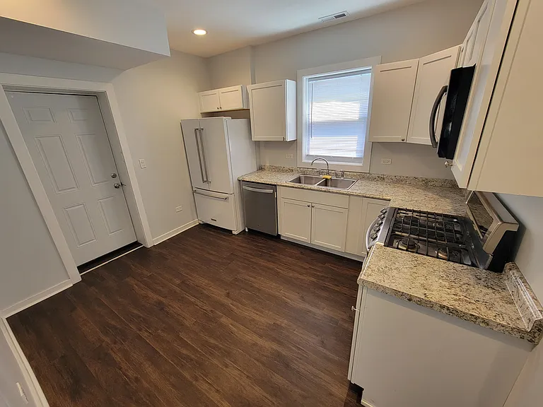 4023 N Kilbourn Ave #2 — Photo 10