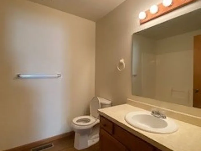 208 Stonewall Ct — Photo 12