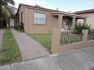1st image of 2718 SW 31st Pl #2720