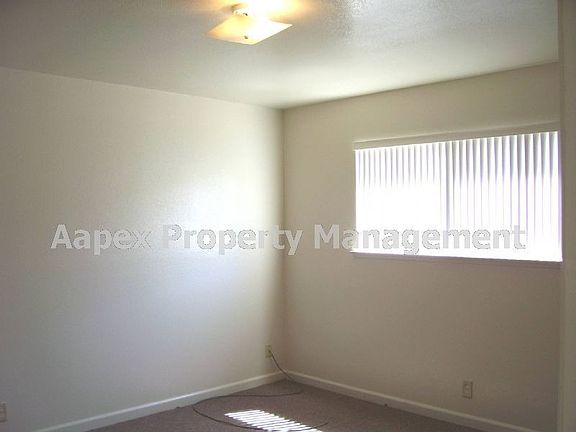 4th image of 27254 Tyrrell Ave