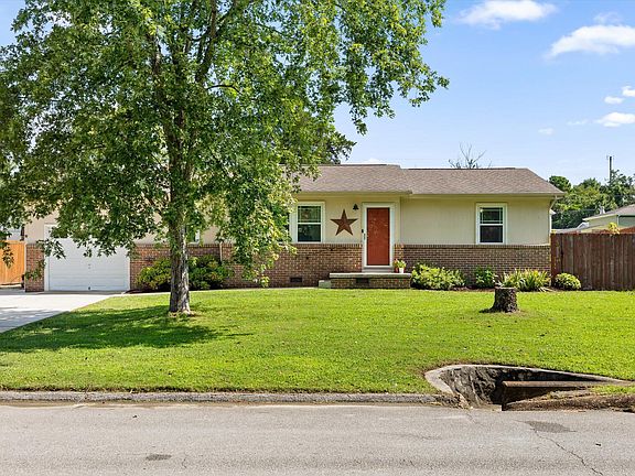3rd image of 1837 S Prairie Cir