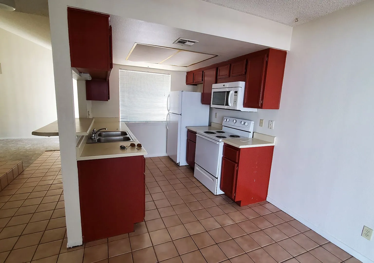 2 Bed 2 Bath — Photo 3