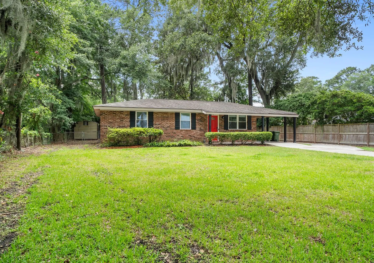 Southside Savannah Gem 4BR Home in Windsor Forest with Sunroom & Patio — Photo 4