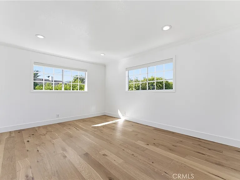 515 Kings Pl — Photo 24