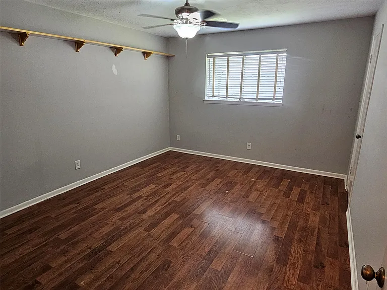 2701 Henderson Ln — Photo 14