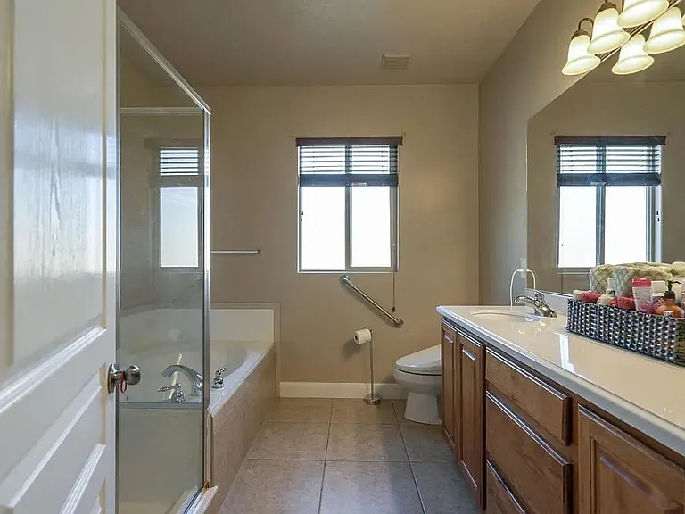 205 N 2940 E — Photo 11