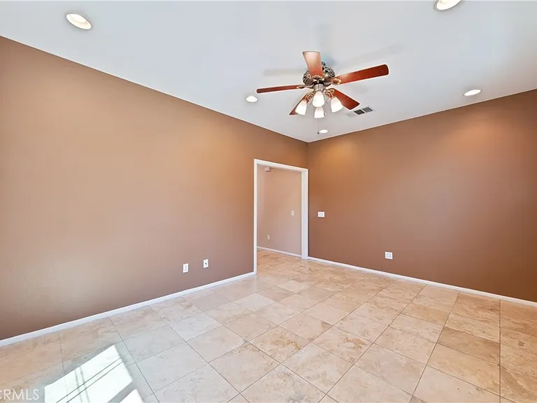 3513 W Hughes Ln — Photo 15