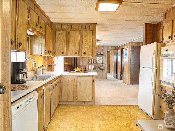 4th image of 7301 NE 175th Street #215