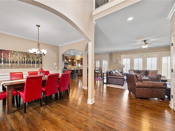 5th image of 7525 N Amoret Ave