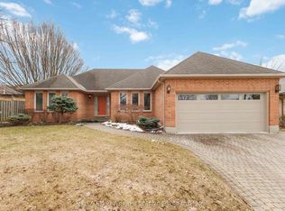31 Green Hedge Ln, London, ON N6H4Z3