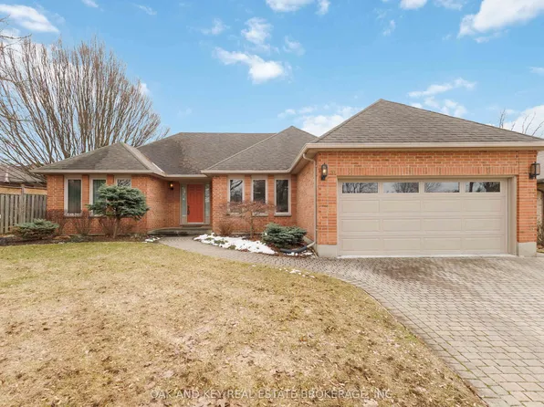 31 Green Hedge Ln, London, ON N6H 4Z3
