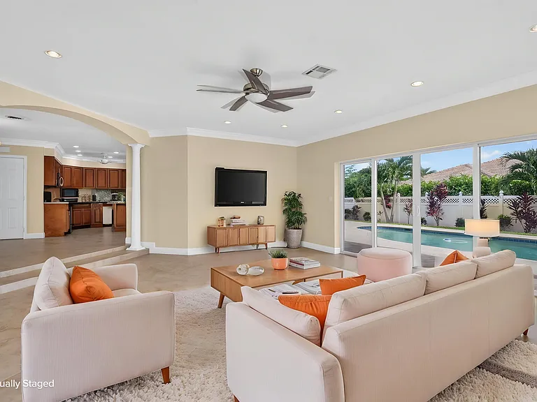 899 Granada Dr — Photo 7