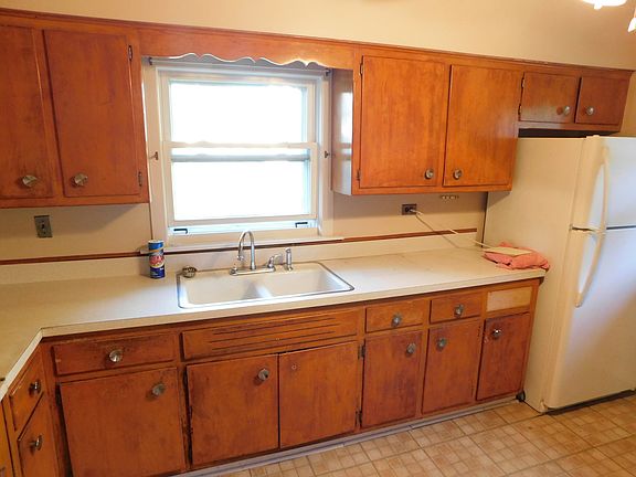 4th image of 1213 Medinah St