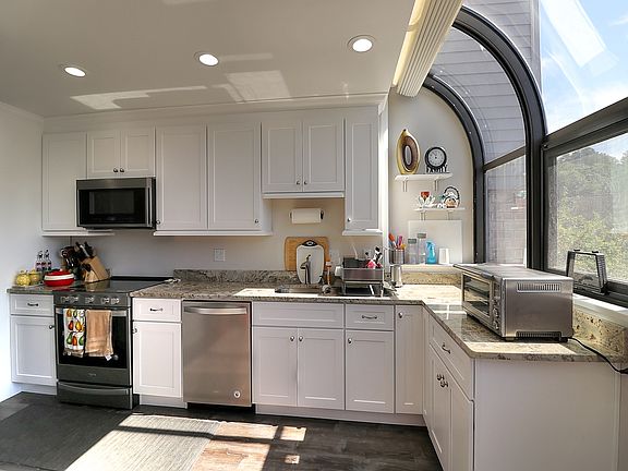 4th image of 2539 Bedford St APT 38H