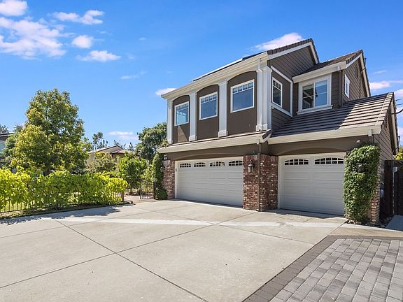 3rd image of 1590 Summerfield Dr