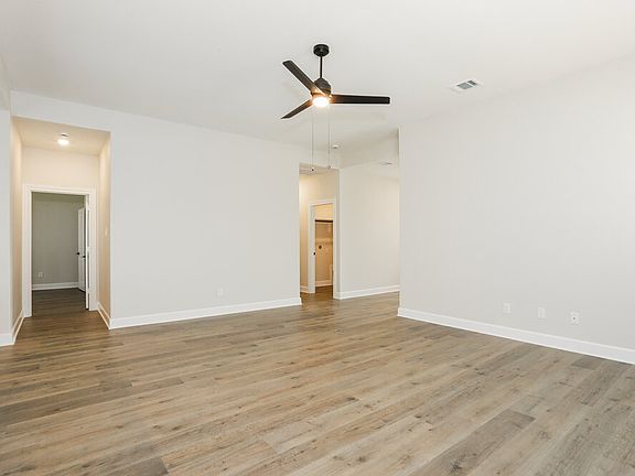 5th image of 336 Live Oak Ln