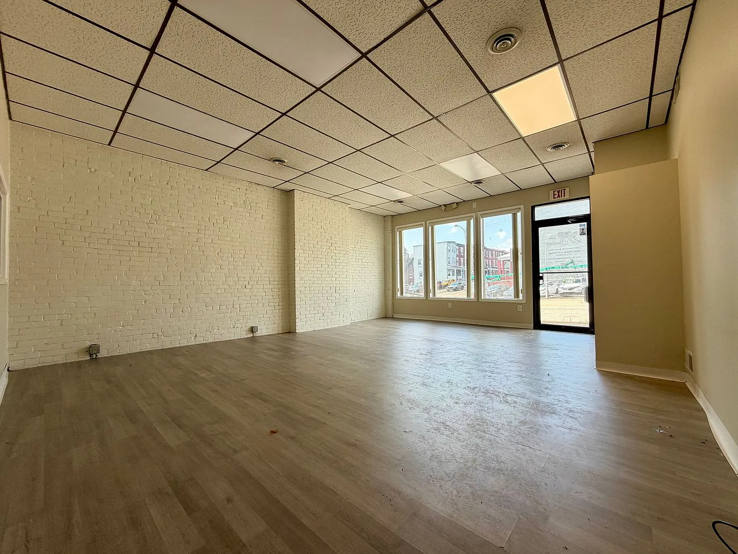 First Floor Commercial Space In Perfect Oakland Location Right On Boulevard Of The Allies! Call T... — Photo 3