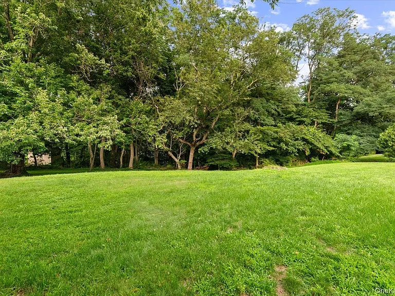 24 Thorngrove Ln — Photo 17