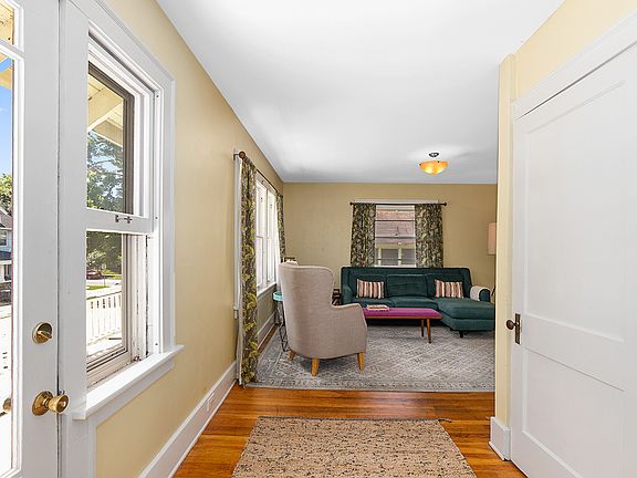 4th image of 547 Giddings Ave SE