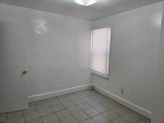 4th image of 349 N Ocean Ave