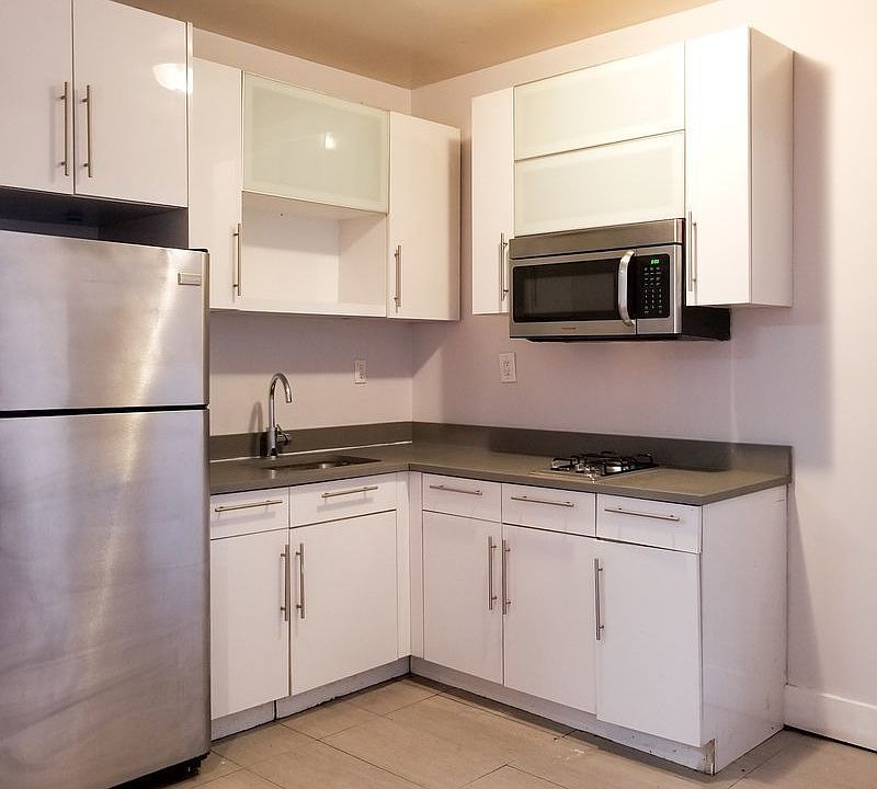 1st image of 689 Park Pl #1