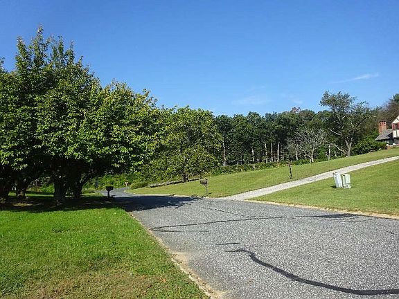 4th image of 2735 Meadow Tree Dr