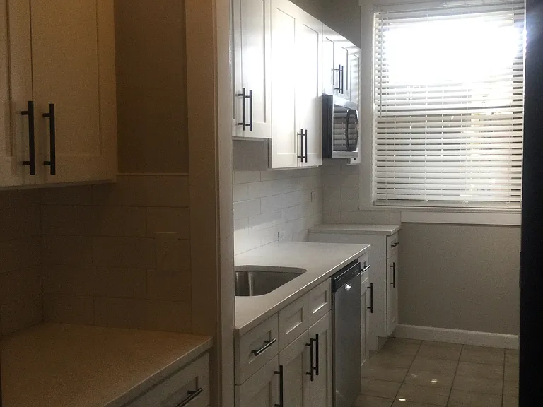 6111 S Greenwood Ave #1S — Photo 5