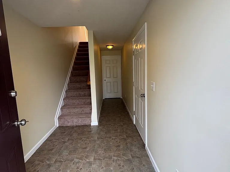 3046 Crystal Spring Ln — Photo 3