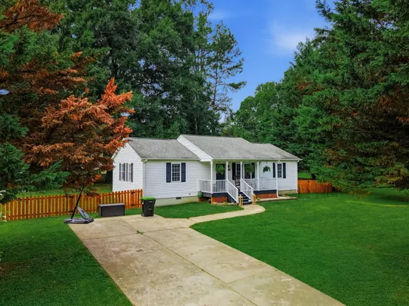 393 Ethel St, Appomattox, VA 24522