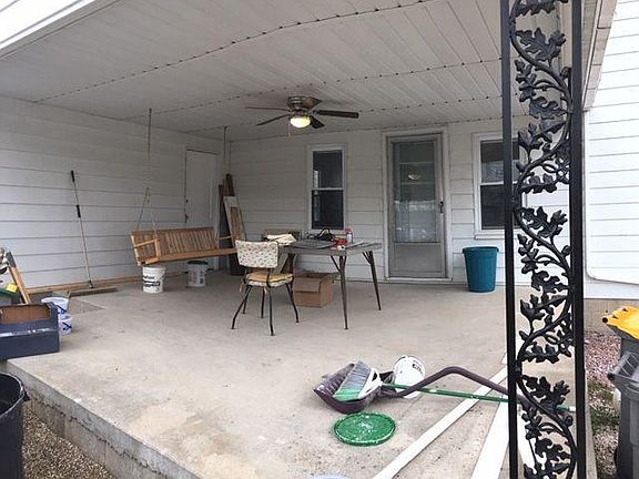 2nd image of 806 W Country Club Dr