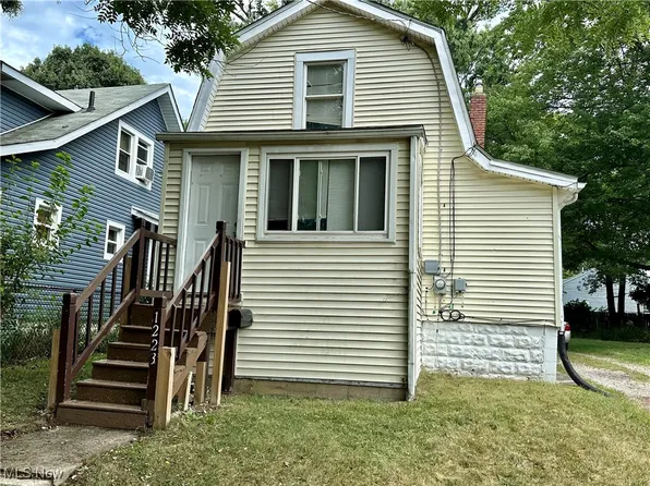 1223 Atwood Ave, Akron, OH 44301