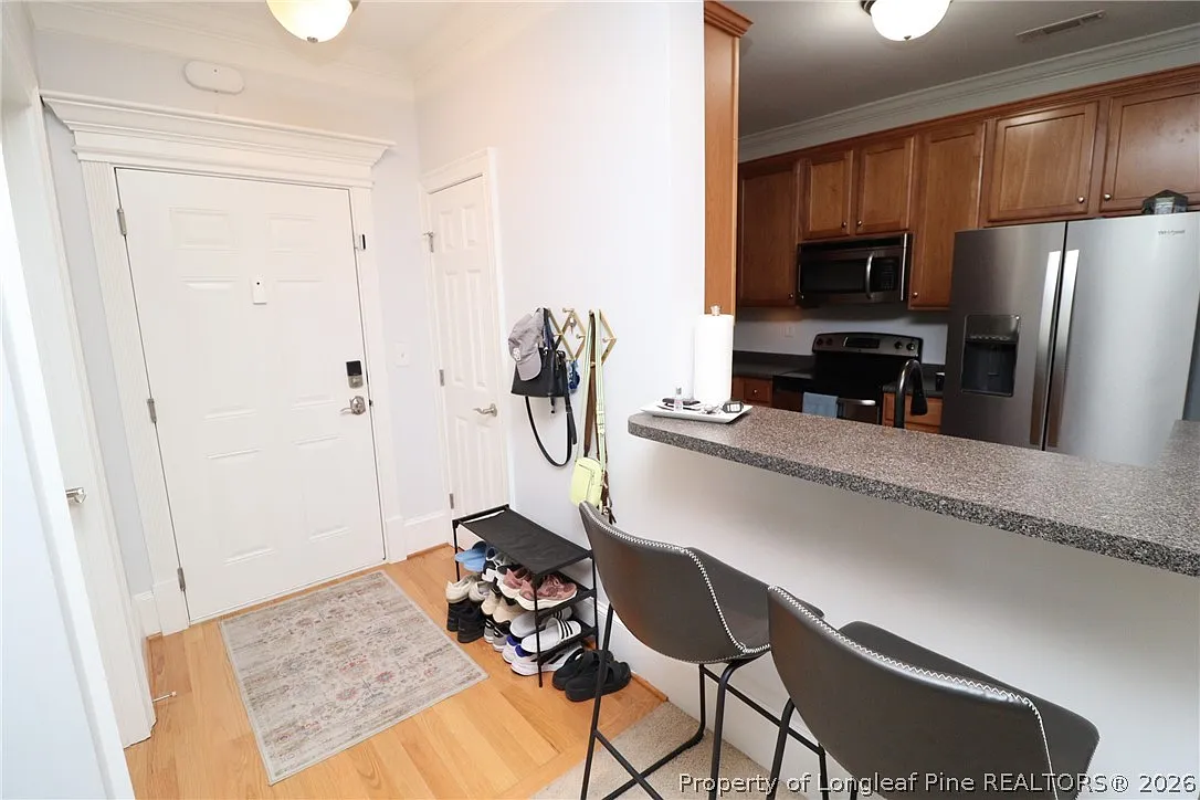 2 bed, 2.5 bath, 1369 sqft, $1,575 — Photo 3