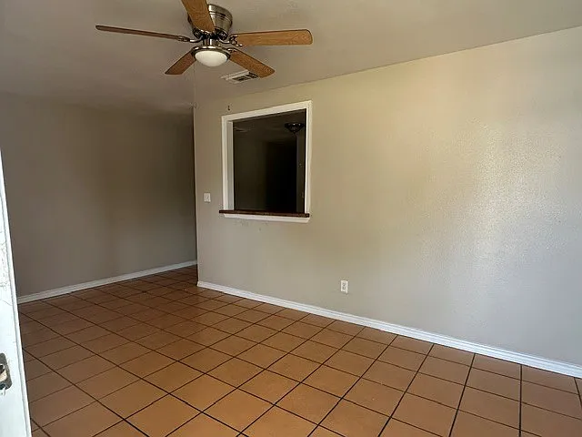 1018 N Brents Ave — Photo 2
