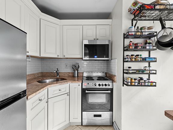 5th image of 815 Carroll St APT 1R