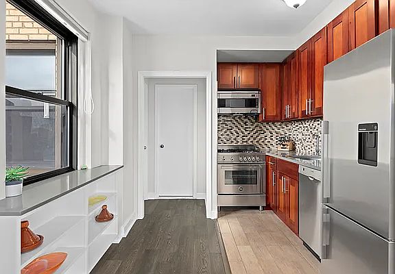 4th image of 2166 Broadway APT 24C
