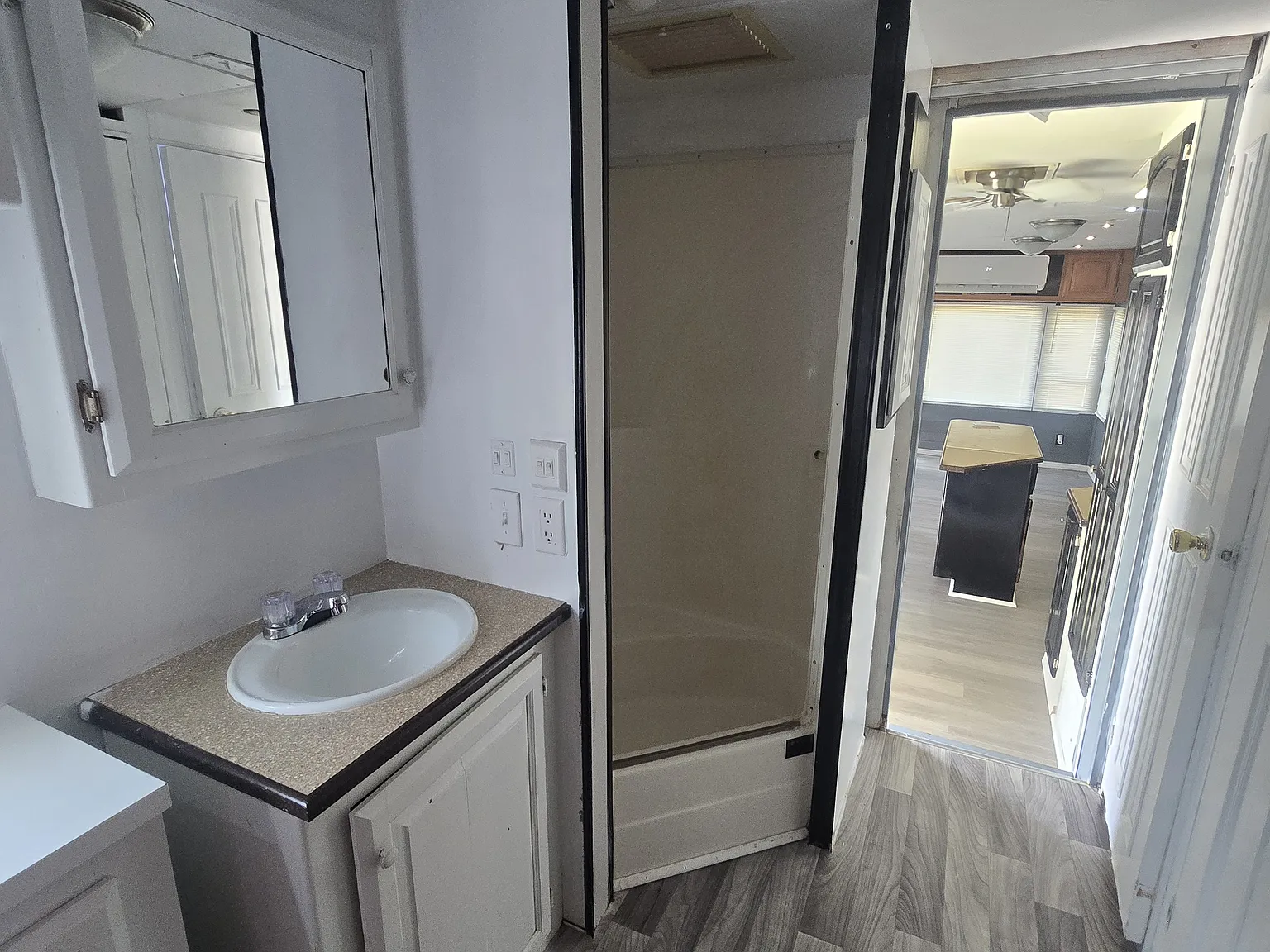1 bed, $749 — Photo 4
