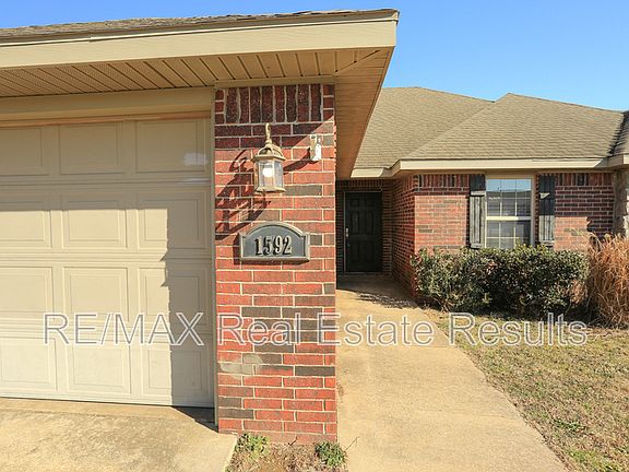 4th image of 1592 Hutchinson St