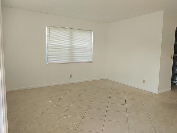 3rd image of 320 Camden N