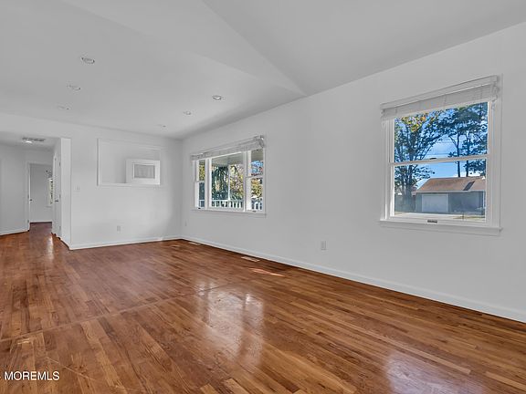 5th image of 898 Bellwood Dr