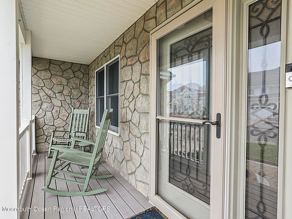 3rd image of 815 Ensign Drive