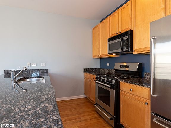 5th image of 3260 N Washtenaw Ave