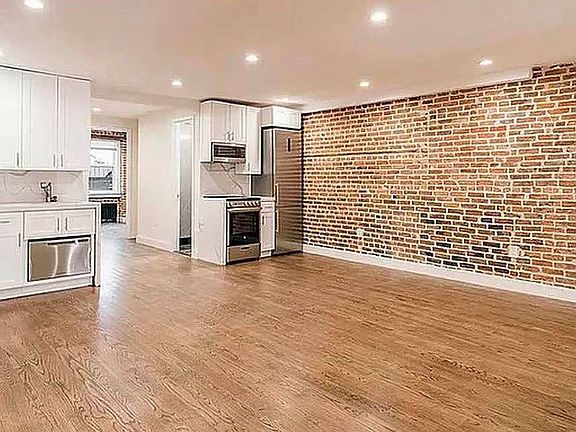 2nd image of 226 E 10th St APT 1B