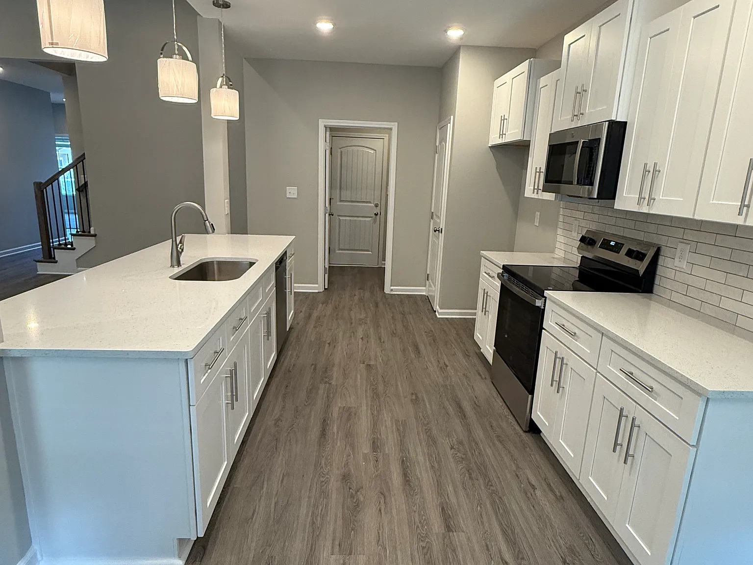 4 bed, 2000 sqft, $2,400 — Photo 4
