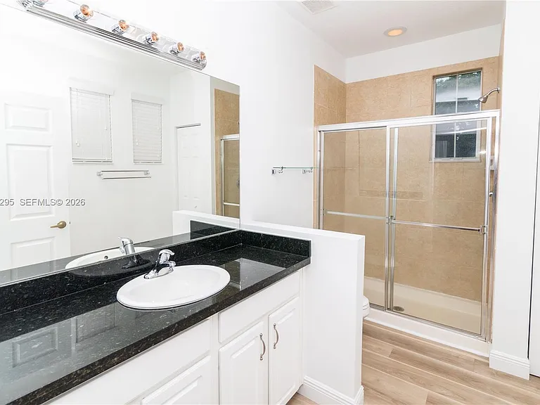 1510 SW 147th Ter — Photo 9