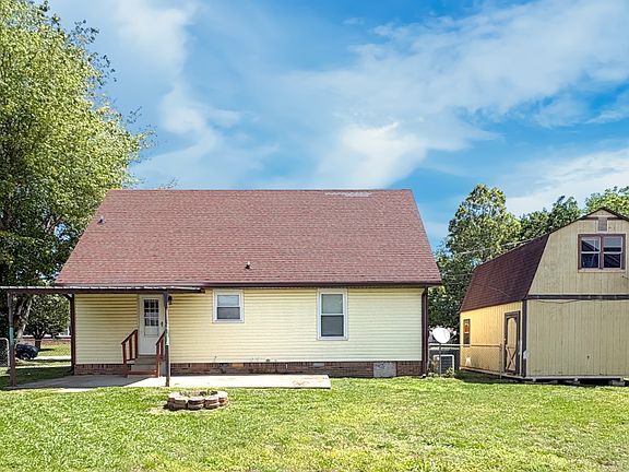 2nd image of 404 Carter Rd