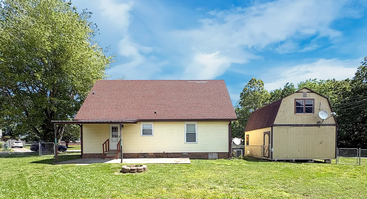 Building Photo - 404 Carter Rd