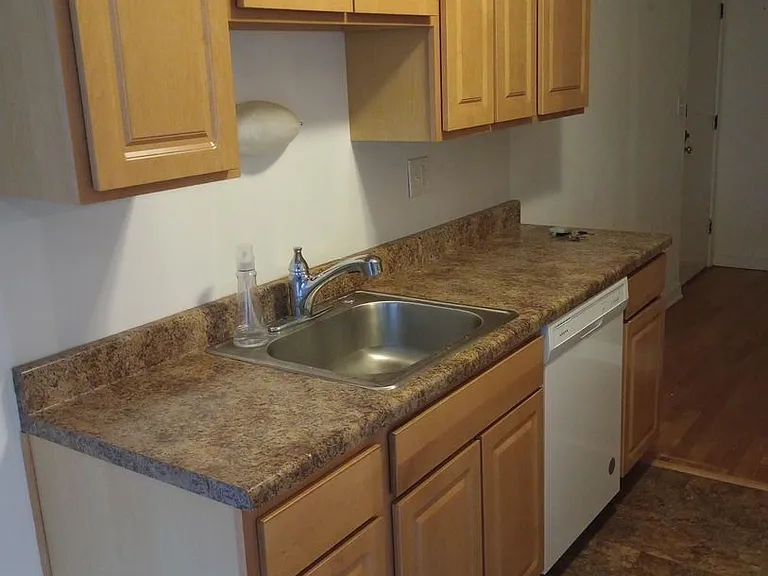 Foster Beach Apartments — Photo 19